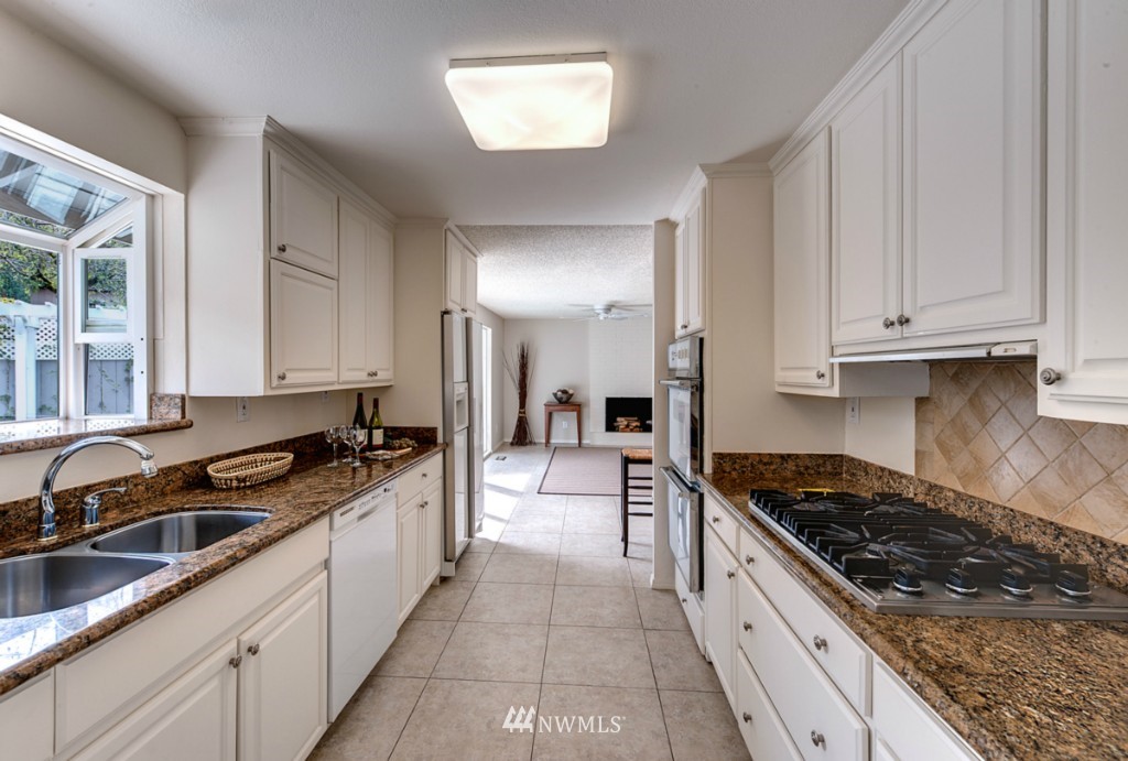 1624 Kennewick Court Southeast Renton, WA 98055 - Photo 9 of 25 Gallery Image 9