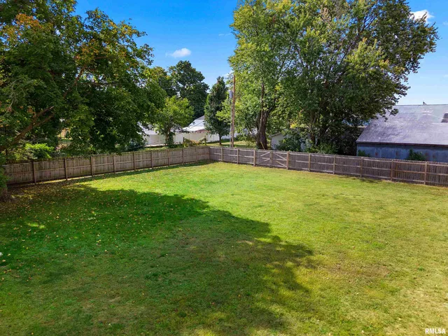 $164,500 | 613 North School Avenue, Minier, IL 61759