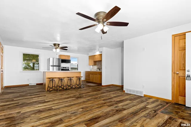 $164,500 | 613 North School Avenue, Minier, IL 61759