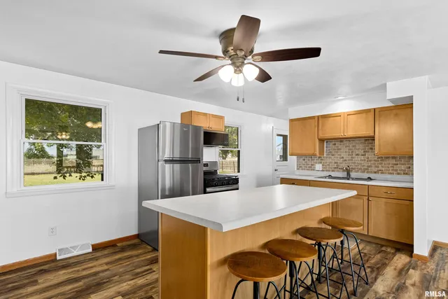 $164,500 | 613 North School Avenue, Minier, IL 61759