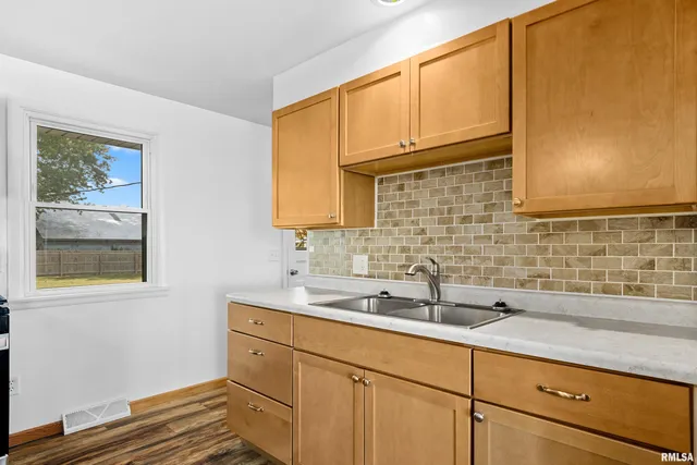 $164,500 | 613 North School Avenue, Minier, IL 61759