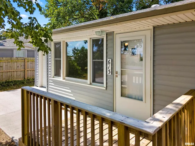 $164,500 | 613 North School Avenue, Minier, IL 61759