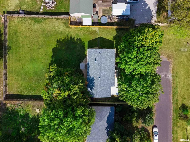 $164,500 | 613 North School Avenue, Minier, IL 61759