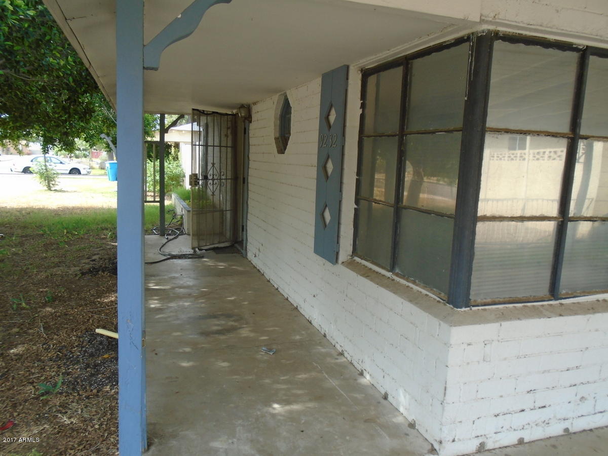 9232 North 2nd Avenue Phoenix, AZ 85021 - Photo 8 of 39 012