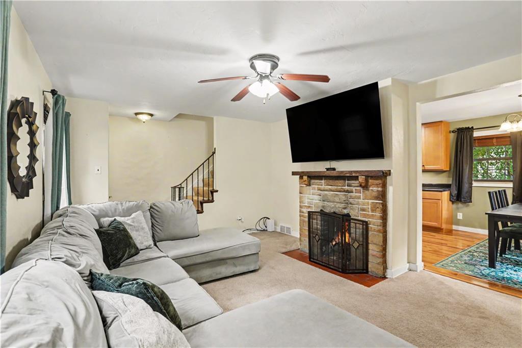 21 Leon Road Pittsburgh, PA 15220 - Photo 4 of 25