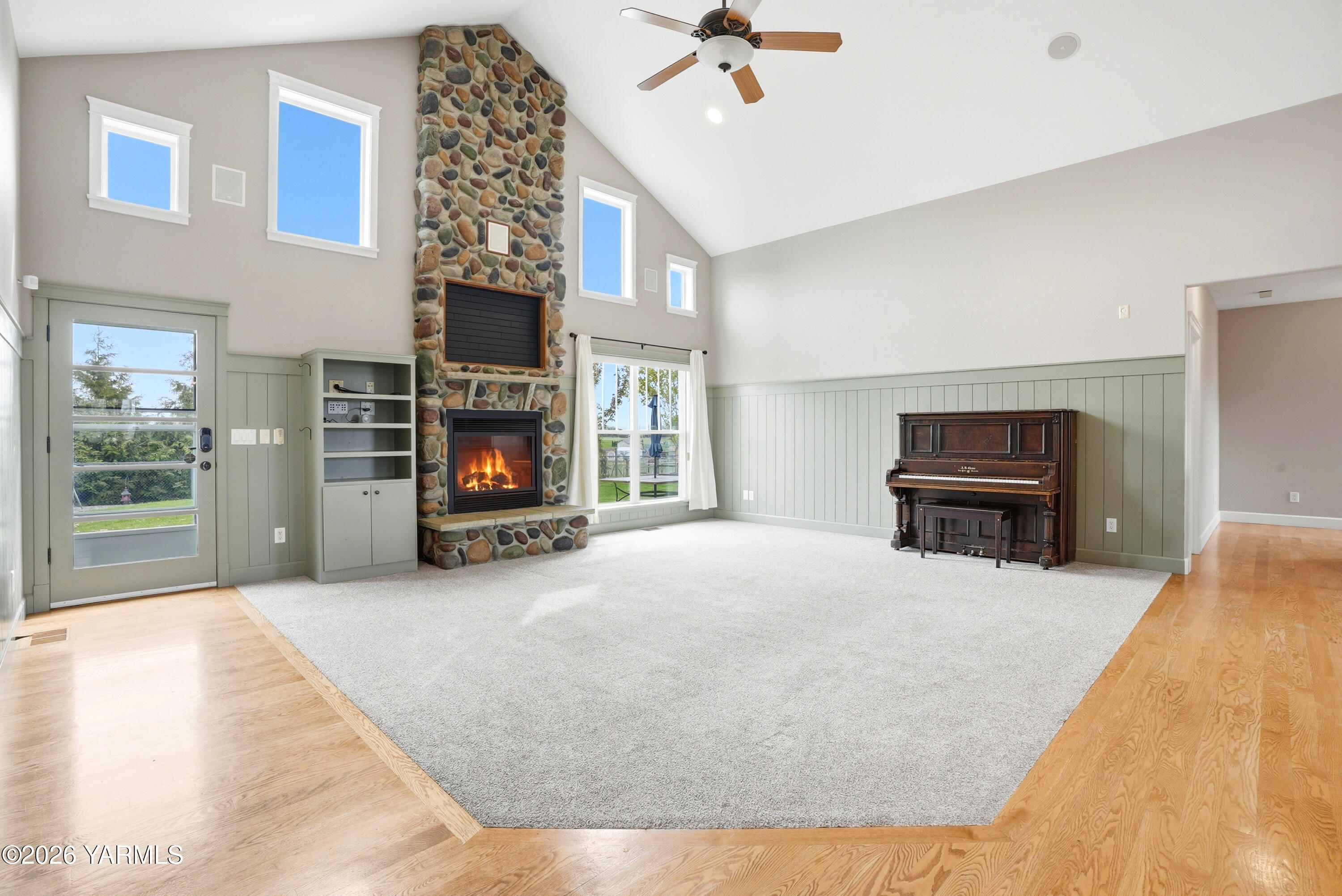 230 Albro Road Sunnyside, WA 98944 - Photo 13 of 46 a living room with furniture and a fireplace