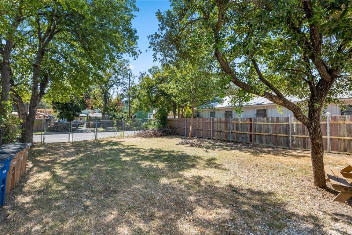 2606 Santa Rosa Street Austin, TX 78702 - Photo 28 of 28 View of yard