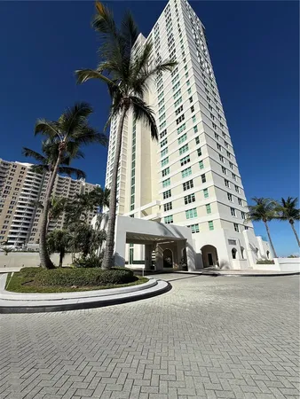 $4,800 | 800 Claughton Island Drive, Unit 703, Miami, FL 33131