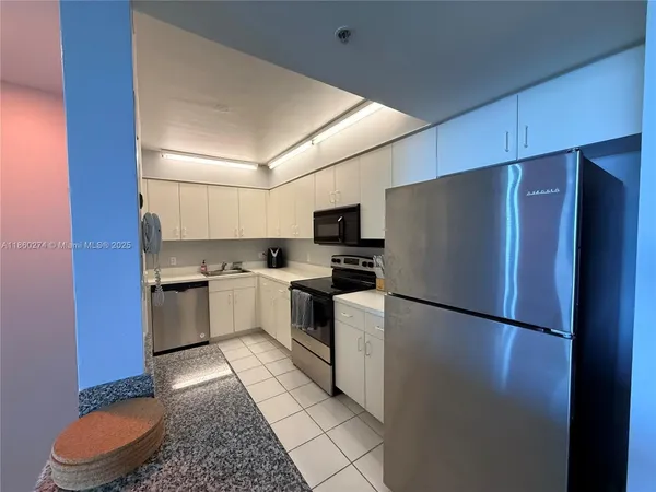 $4,800 | 800 Claughton Island Drive, Unit 703, Miami, FL 33131