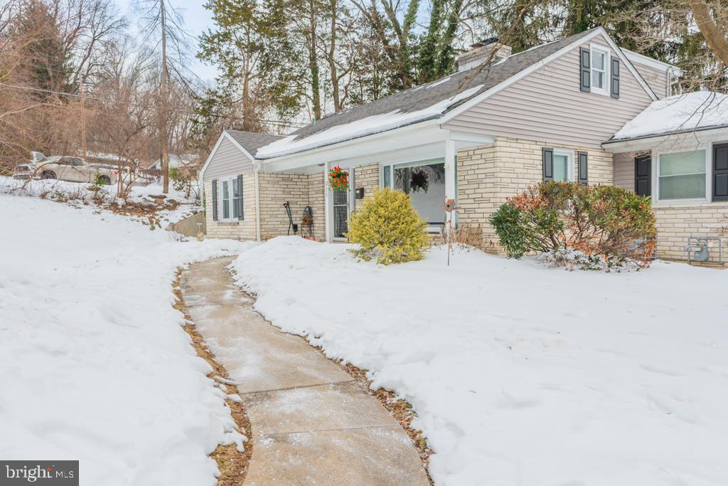 311 Lynoak Avenue Reading, PA 19607 - Photo 2 of 55