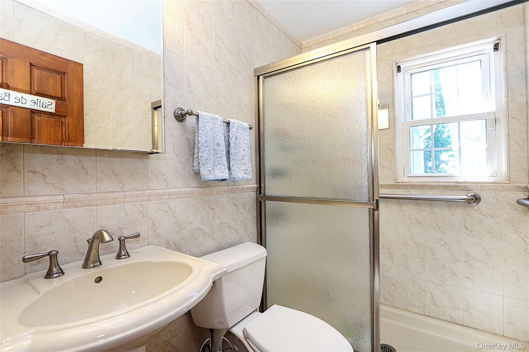 15 Hemlock Street Merrick, NY 11566 - Photo 25 of 47