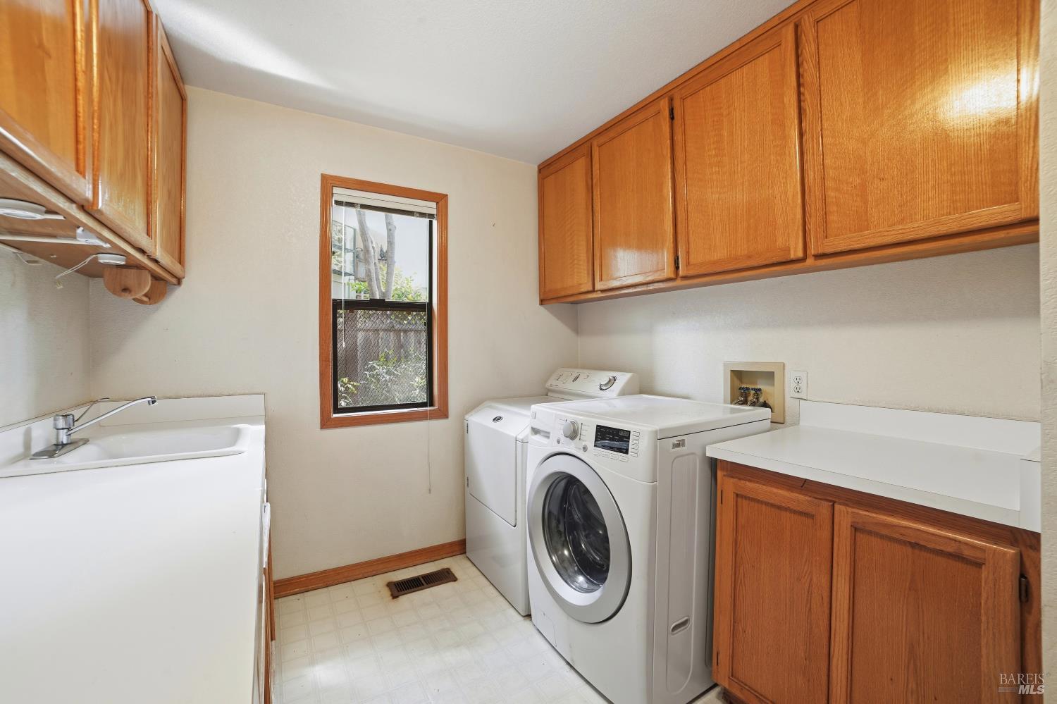 4818 Kieran Court Santa Rosa, CA 95405 - Photo 46 of 51 a utility room with dryer and washer