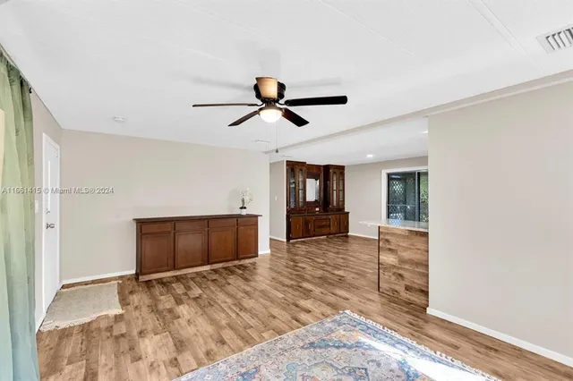 a view of a livingroom with a workspace