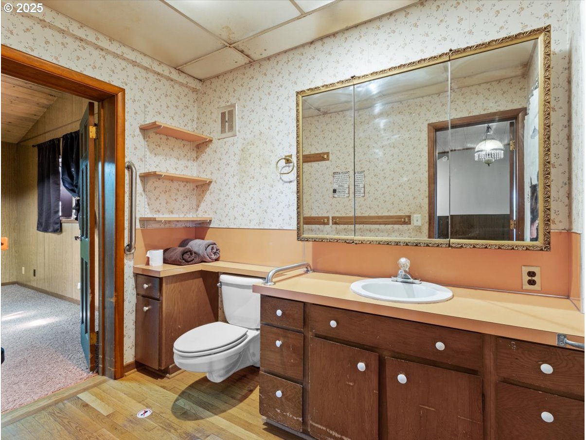 1800 Northeast Corbett Hill Road Corbett, OR 97019 - Photo 13 of 38 Kitchen