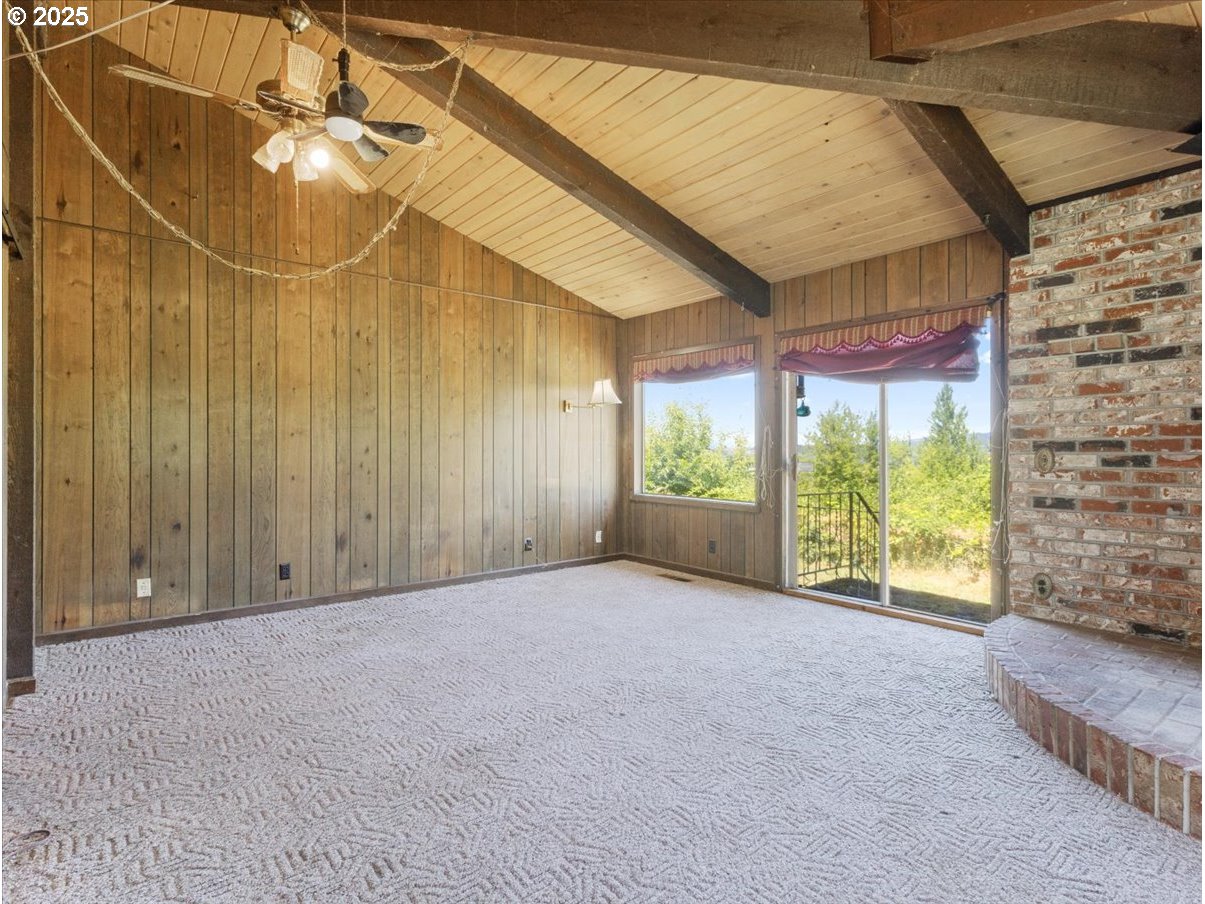 1800 Northeast Corbett Hill Road Corbett, OR 97019 - Photo 16 of 38 Bathroom