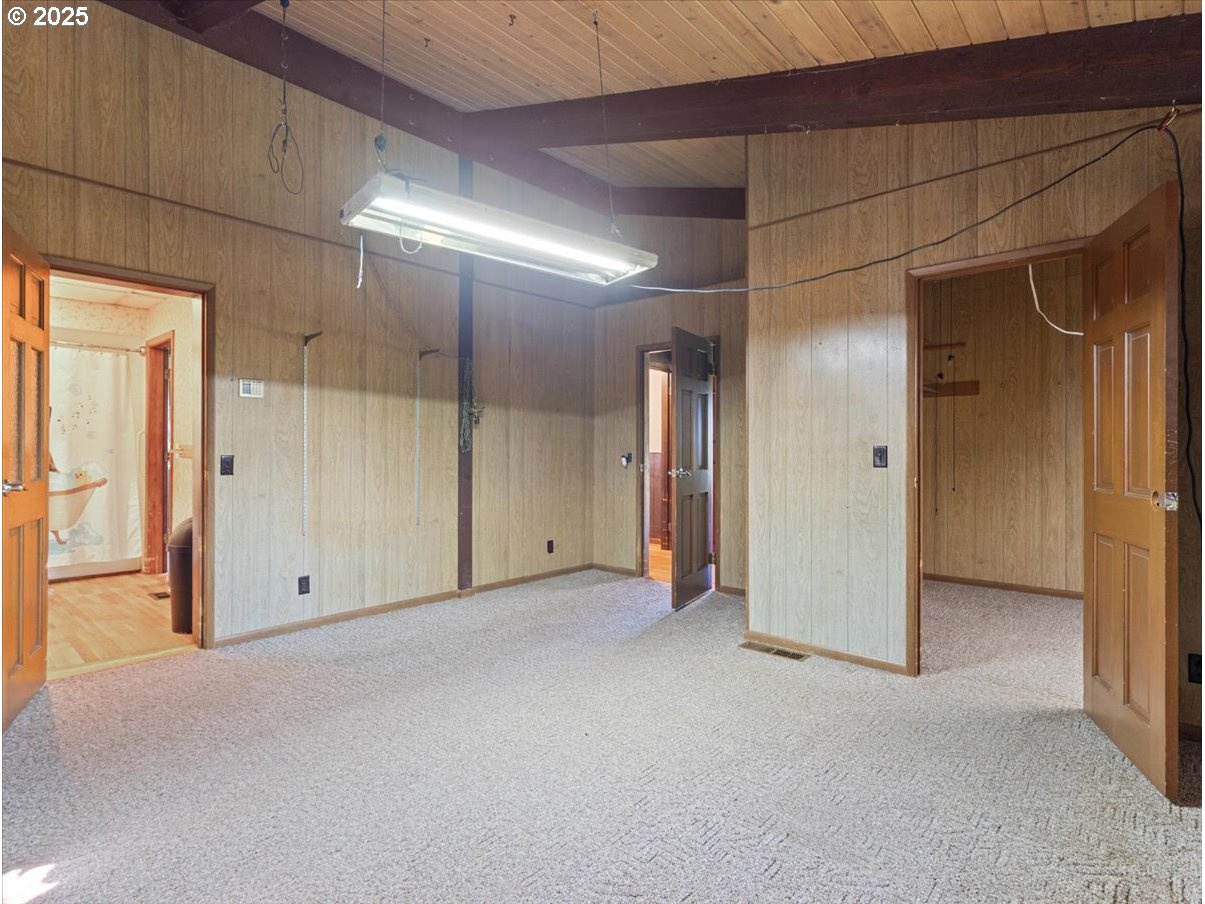 1800 Northeast Corbett Hill Road Corbett, OR 97019 - Photo 17 of 38 Bathroom