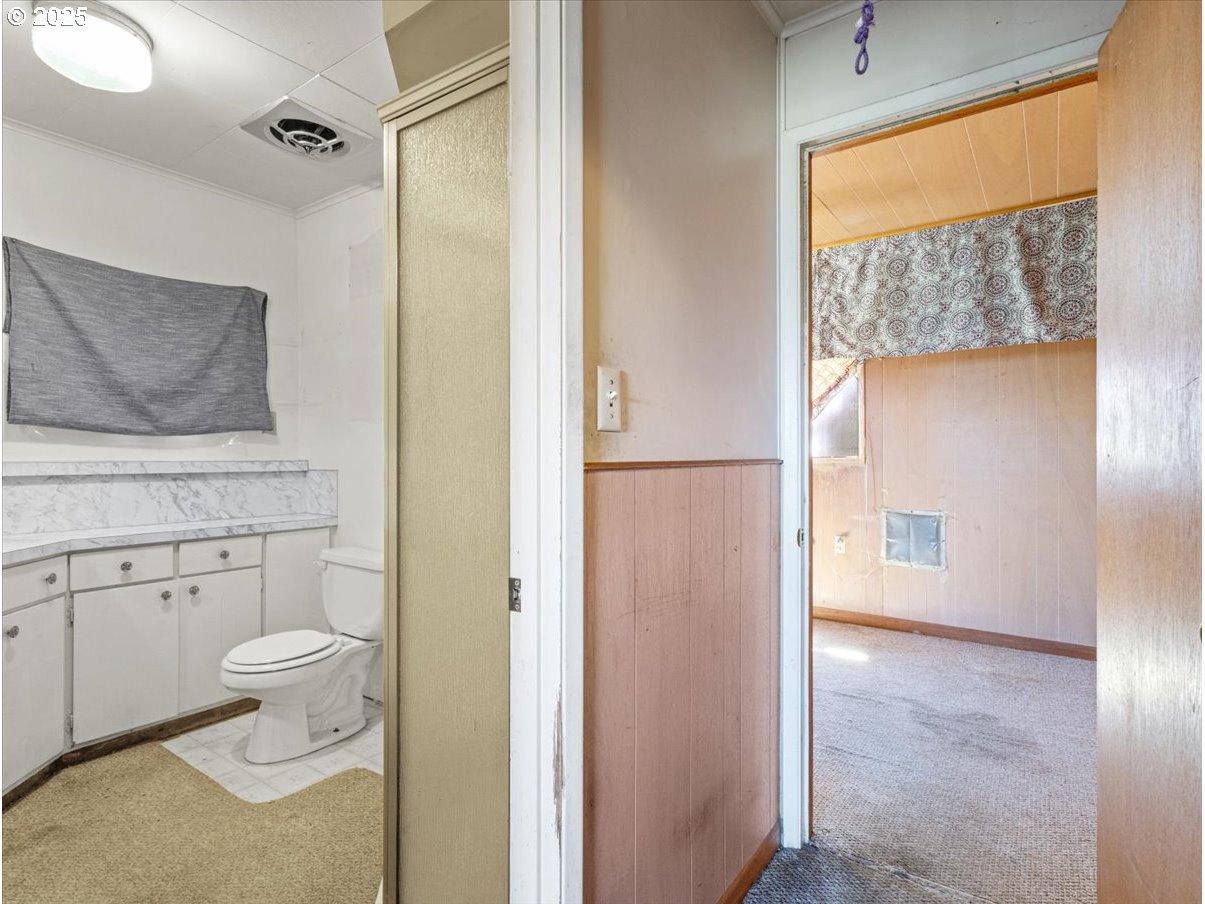 1800 Northeast Corbett Hill Road Corbett, OR 97019 - Photo 20 of 38 Sun Room