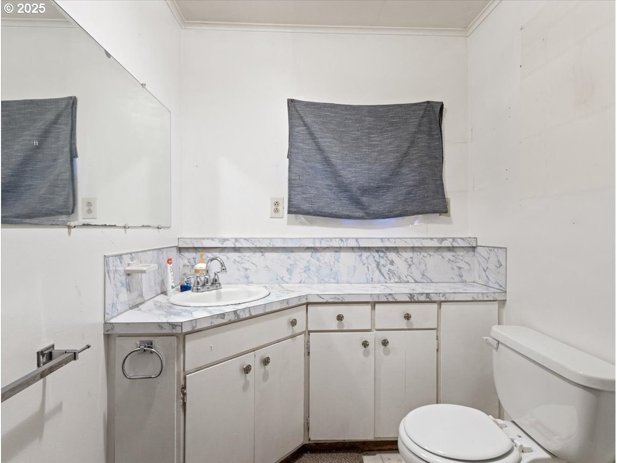 1800 Northeast Corbett Hill Road Corbett, OR 97019 - Photo 21 of 38 Bathroom