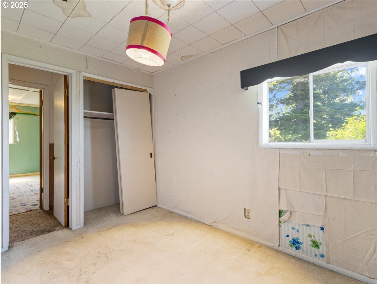 1800 Northeast Corbett Hill Road Corbett, OR 97019 - Photo 23 of 38 Bedroom