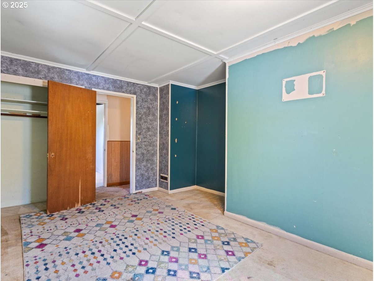 1800 Northeast Corbett Hill Road Corbett, OR 97019 - Photo 24 of 38 Bedroom