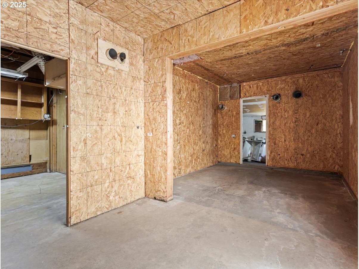 1800 Northeast Corbett Hill Road Corbett, OR 97019 - Photo 28 of 38 Bedroom