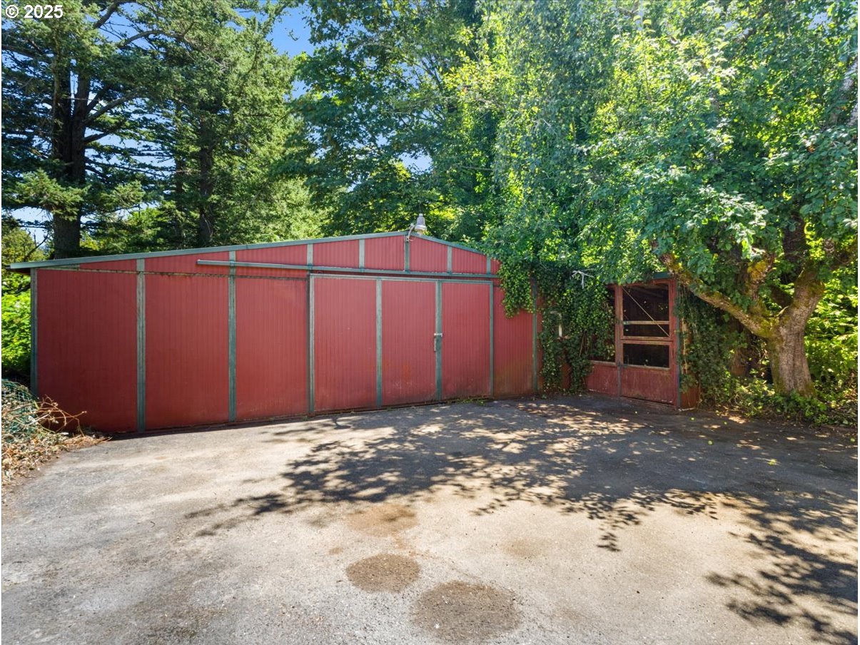 1800 Northeast Corbett Hill Road Corbett, OR 97019 - Photo 30 of 38 Garage