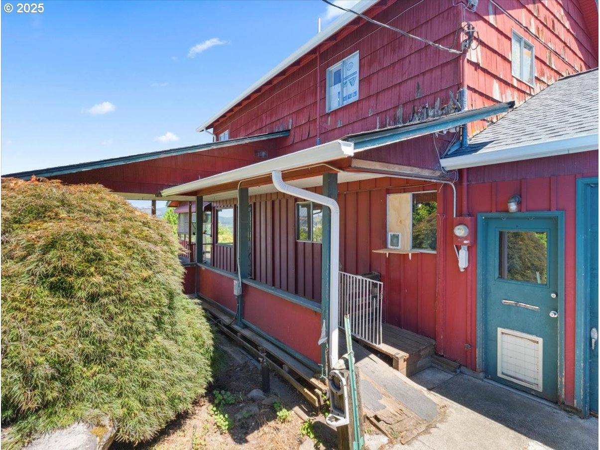 1800 Northeast Corbett Hill Road Corbett, OR 97019 - Photo 6 of 38 View