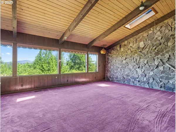 a view of empty room with a large window