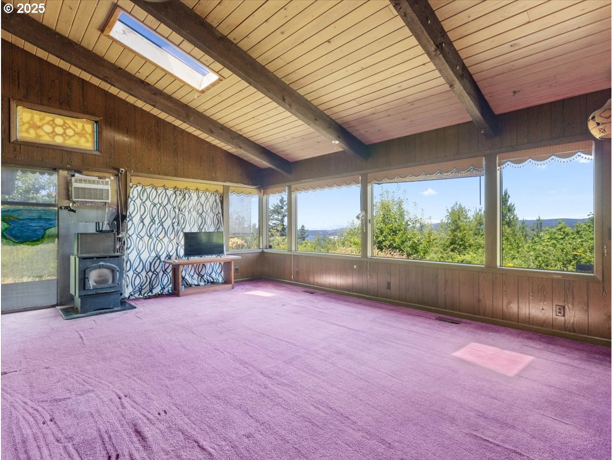 1800 Northeast Corbett Hill Road Corbett, OR 97019 - Photo 10 of 38 Living Room