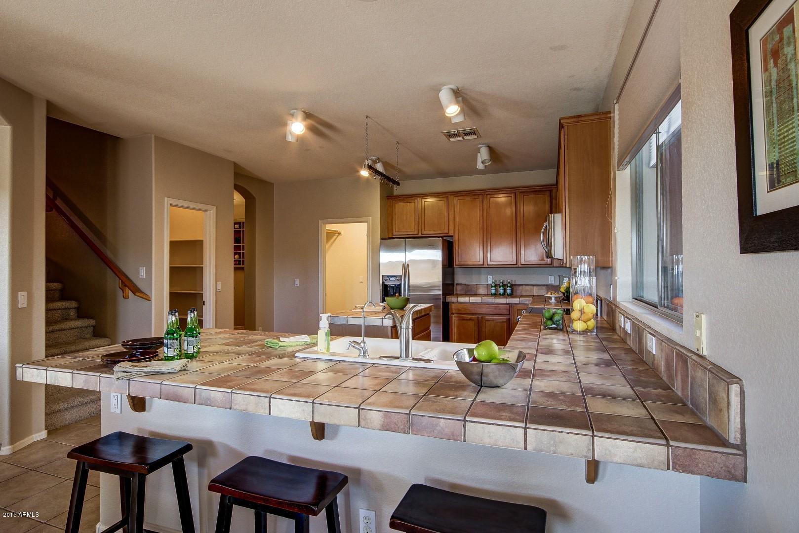 997 South Roles Drive Gilbert, AZ 85296 - Photo 11 of 35 Breakfast Bar