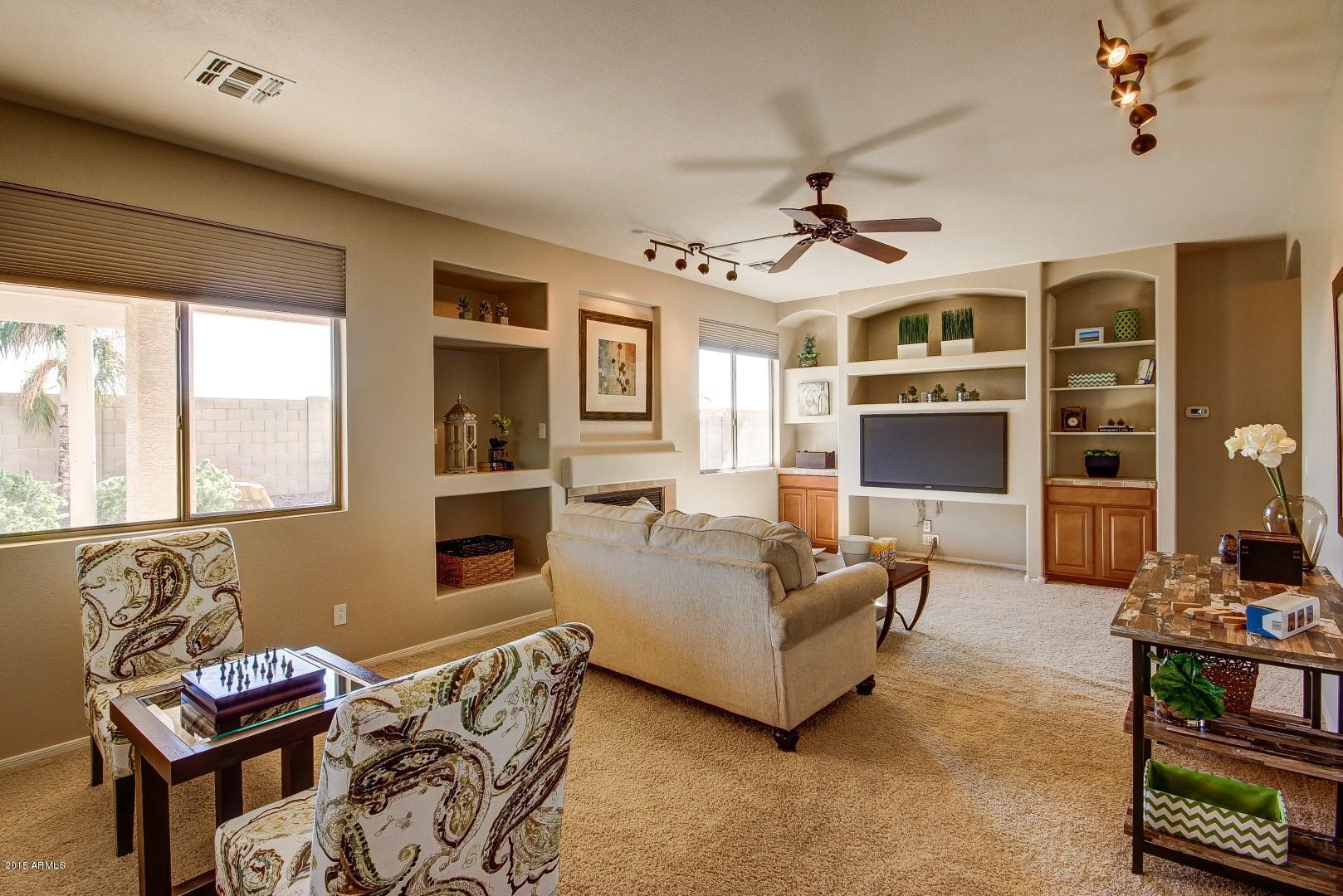 997 South Roles Drive Gilbert, AZ 85296 - Photo 12 of 35 Family Room