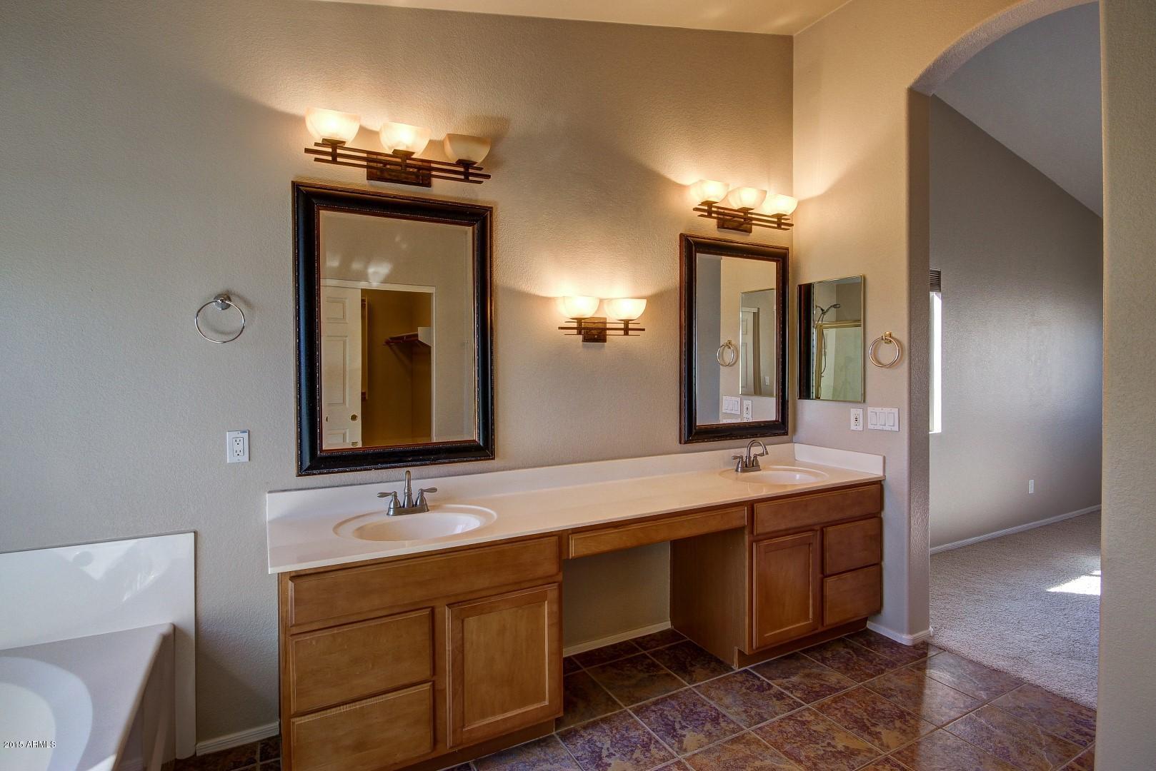 997 South Roles Drive Gilbert, AZ 85296 - Photo 20 of 35 Master Bath