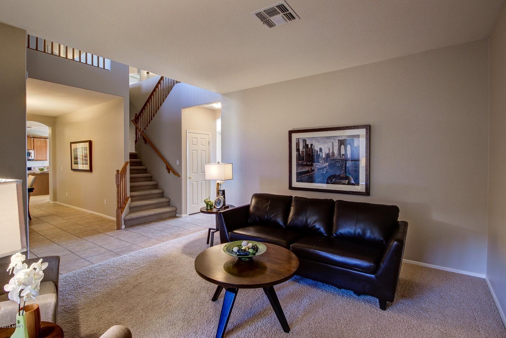 997 South Roles Drive Gilbert, AZ 85296 - Photo 4 of 35 Living Room