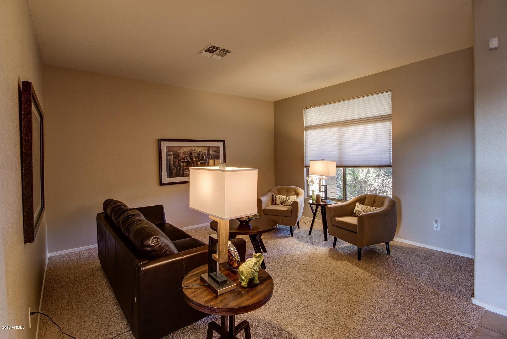997 South Roles Drive Gilbert, AZ 85296 - Photo 5 of 35 Living Room