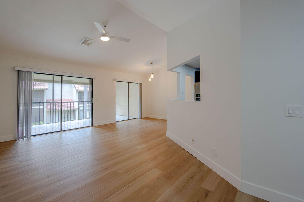 5710 Coach House Circle, Unit G Boca Raton, FL 33486 - Photo 4 of 24 DSC08391