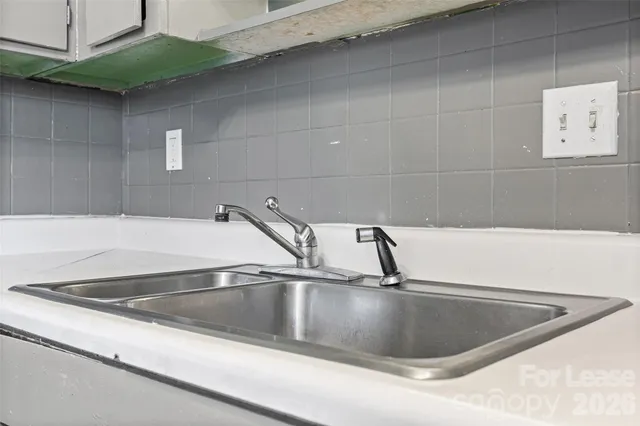 $1,225 | 7906 Oak Meadow Court, Charlotte, NC 28210