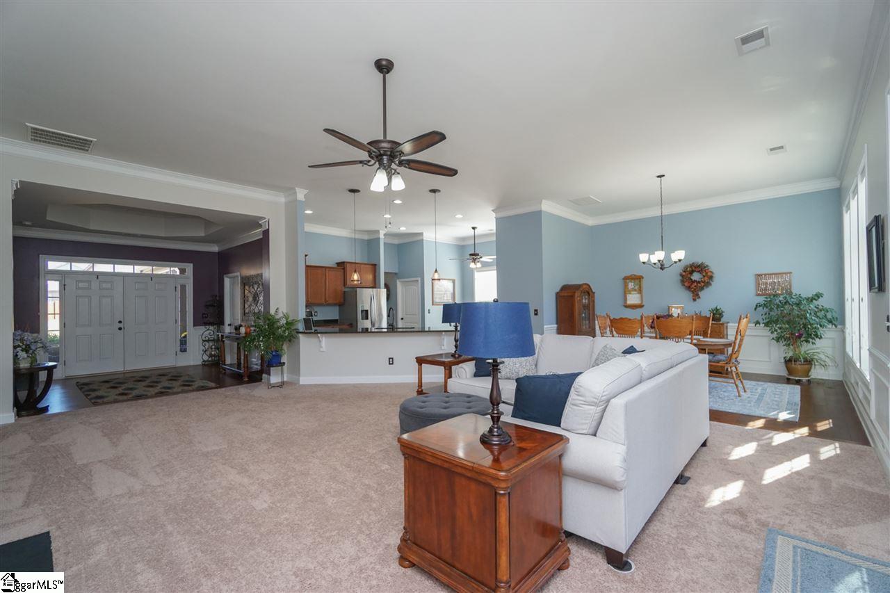426 Bucklebury Road Greer, SC 29651 - Photo 7 of 31 Gallery Image 7