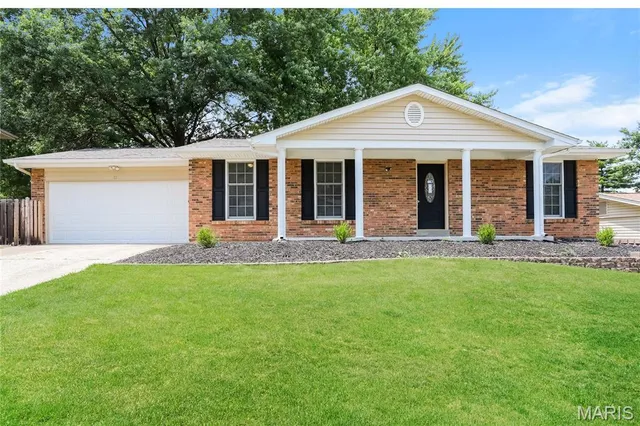 $2,250 | 12 Oakshire Court, St. Peters, MO 63376