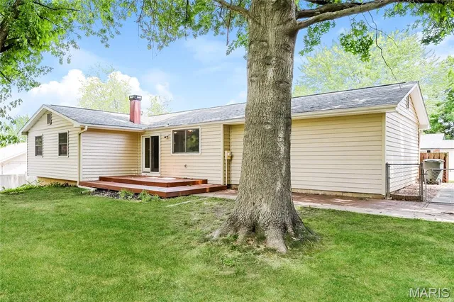 $2,250 | 12 Oakshire Court, St. Peters, MO 63376