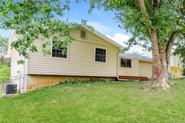 $2,250 | 12 Oakshire Court, St. Peters, MO 63376