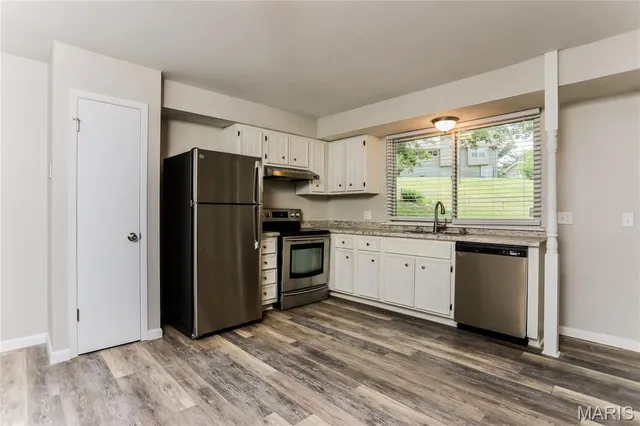 $2,250 | 12 Oakshire Court, St. Peters, MO 63376