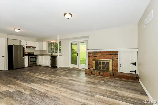 $2,250 | 12 Oakshire Court, St. Peters, MO 63376