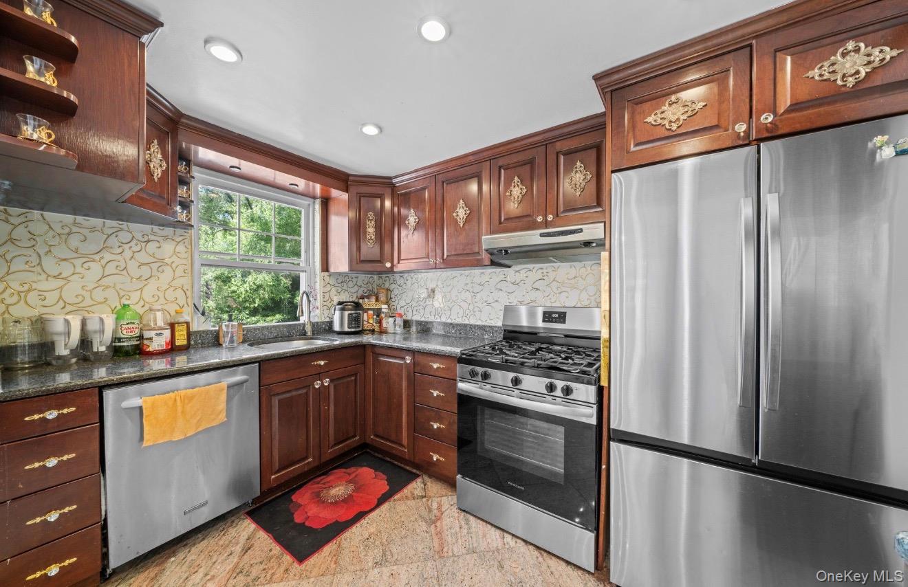 151-23 12th Road Queens, NY 11357 - Photo 6 of 24