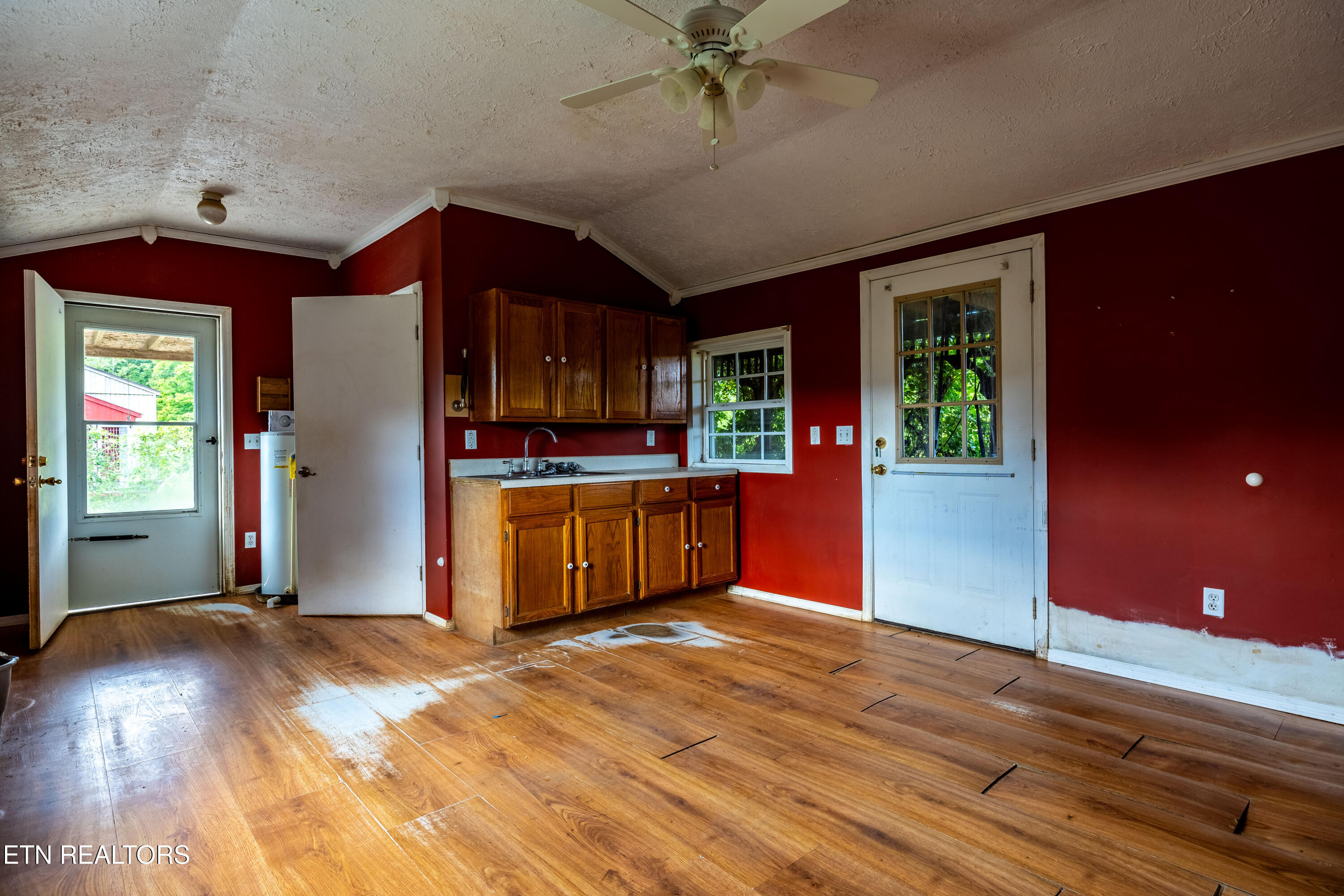 346 Christenson Road Deer Lodge, TN 37726 - Photo 8 of 49 346ChristensonRd-5