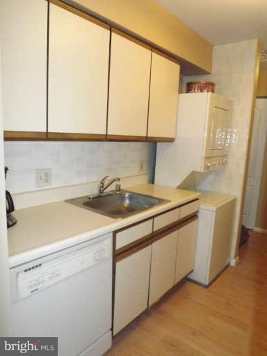 8503 Falls Run Road, Unit J Ellicott City, MD 21043 - Photo 3 of 14 Kitchen