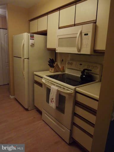8503 Falls Run Road, Unit J Ellicott City, MD 21043 - Photo 4 of 14 Kitchen