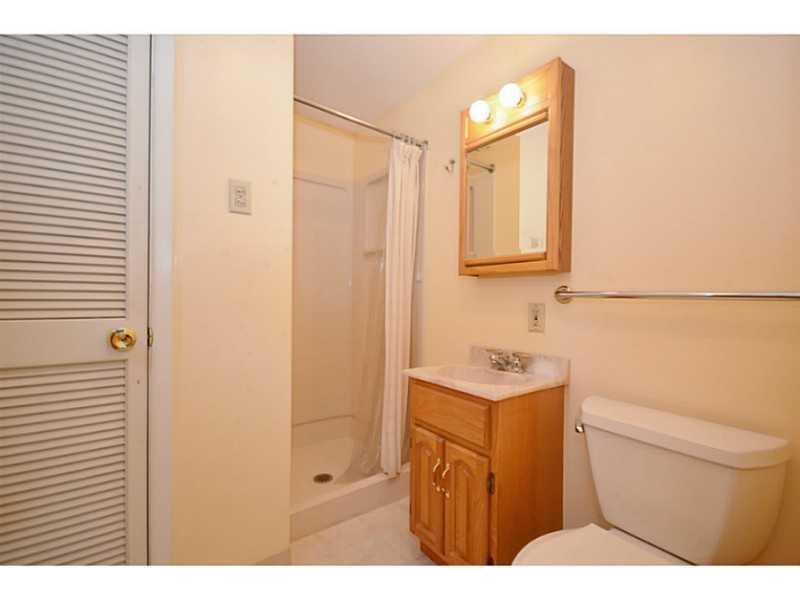 6645 Landview Road Pittsburgh, PA 15217 - Photo 13 of 18 Master Bath/Spa. Neutral en suite master bath
