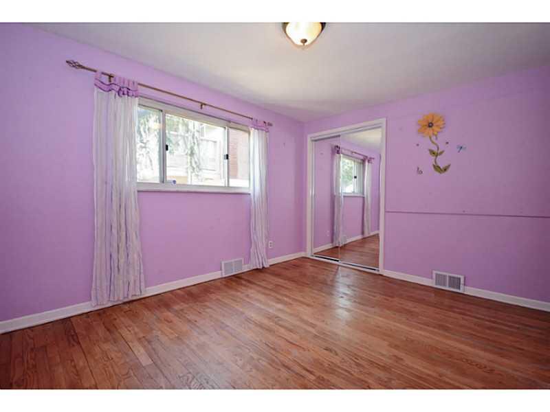 6645 Landview Road Pittsburgh, PA 15217 - Photo 14 of 18 Bedroom. Large 2BR