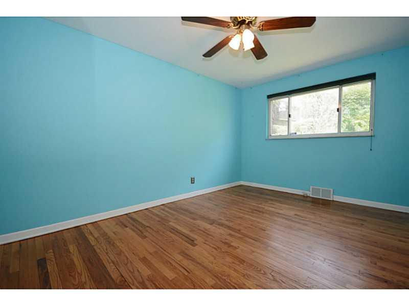 6645 Landview Road Pittsburgh, PA 15217 - Photo 15 of 18 Bedroom. Large 3BR