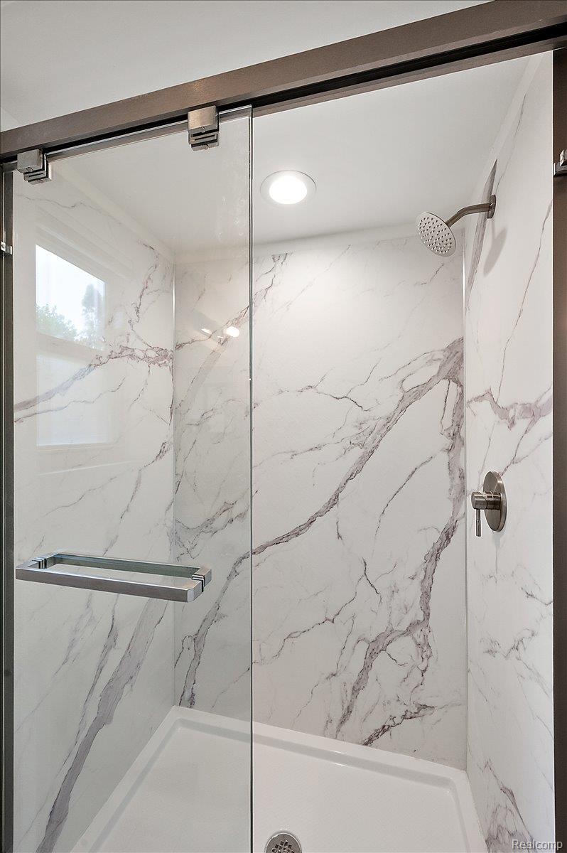 536 Rolling Rock Road Bloomfield Hills, MI 48304 - Photo 30 of 48 37-536 Rolling Rock Dr-65.jpg